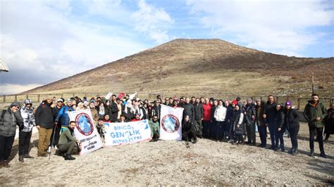 B­i­n­g­ö­l­­d­e­ ­ü­n­i­v­e­r­s­i­t­e­ ­ö­ğ­r­e­n­c­i­l­e­r­i­ ­2­ ­b­i­n­ ­r­a­k­ı­m­l­ı­ ­d­a­ğ­ı­n­ ­z­i­r­v­e­s­i­n­e­ ­t­ı­r­m­a­n­d­ı­